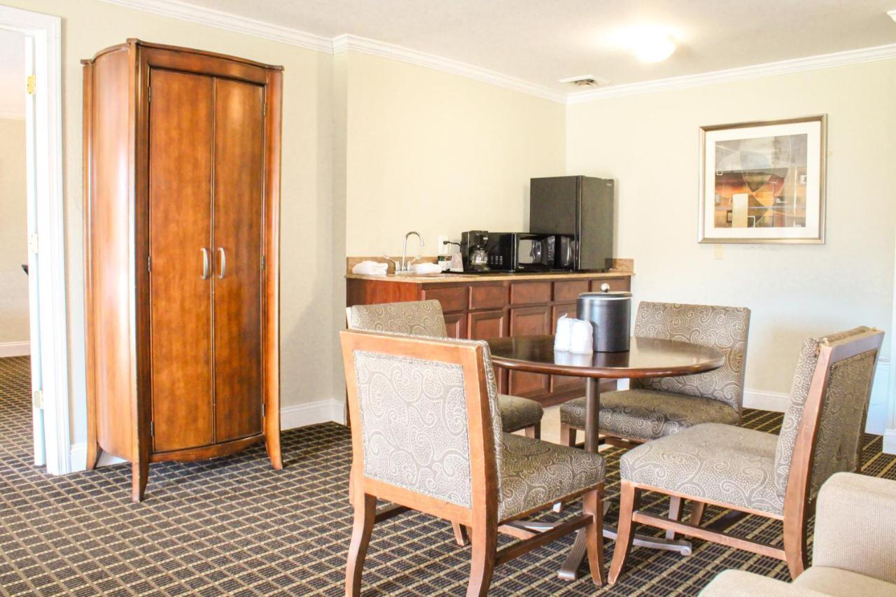 Cape Cod Irish Village - The Emerald Resort Barnstable Extérieur photo